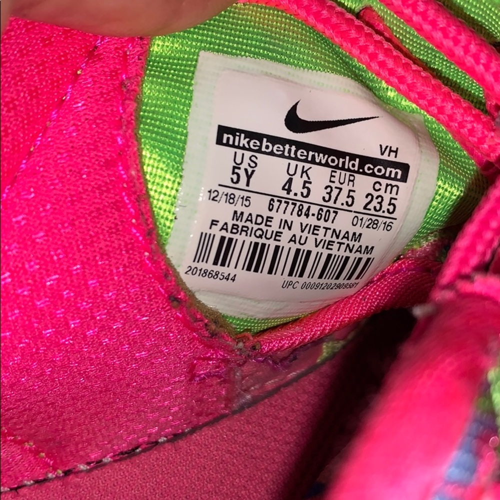 Nike’s - Picture 3 of 5